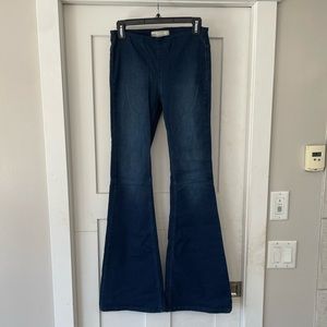 FUN AND FUNKY FREE PEOPLE FLARE JEANS! WORN ONCE!!!